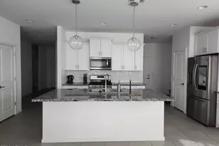 4208 S 68th Dr, Phoenix, AZ 85043 - Photo 2