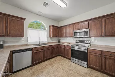 2527 S 89th Drive, Tolleson, AZ 85353 - Photo 10