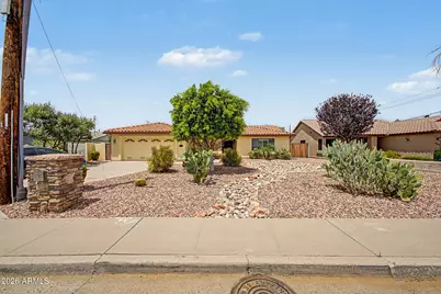 802 E Roberts Road, Phoenix, AZ 85022 - Photo 1