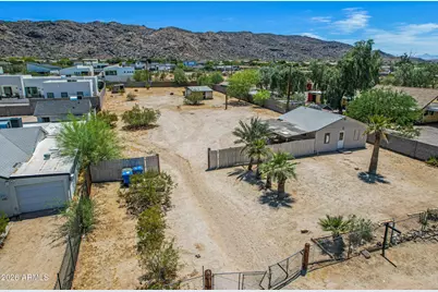 2237 E Desert Lane, Phoenix, AZ 85042 - Photo 2