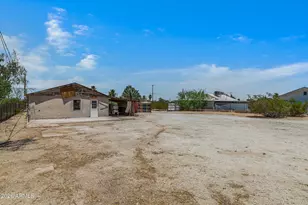 2237 E Desert Ln, Phoenix, AZ 85042 - Photo 12