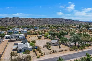 2241 E Desert Ln, Phoenix, AZ 85042 - Photo 6