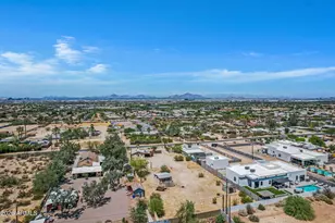 2241 E Desert Ln, Phoenix, AZ 85042 - Photo 20