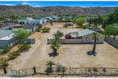 2241 E Desert Lane, Phoenix, AZ 85042 - Photo 2