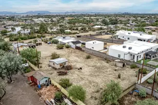 2241 E Desert Ln, Phoenix, AZ 85042 - Photo 2