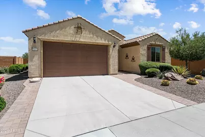 26042 W Kristal Way, Buckeye, AZ 85396 - Photo 2