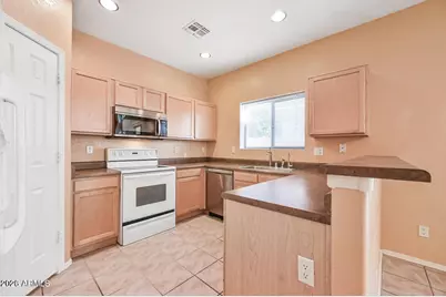 2621 E Waterview Court, Chandler, AZ 85249 - Photo 8