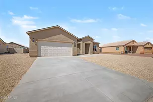 10364 W Mission Dr, Arizona City, AZ 85123 - Photo 2