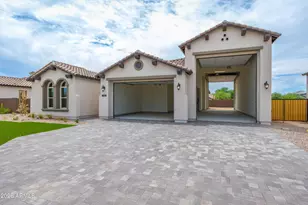 7331 W Lisbon Ln, Peoria, AZ 85381 - Photo 2