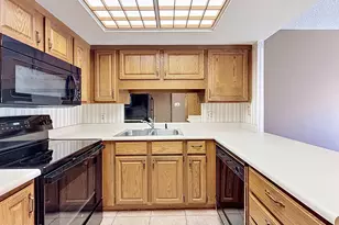10330 W Thunderbird Blvd, Sun City, AZ 85351 - Photo 2