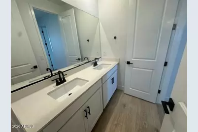 2122 W Desert View Drive, Phoenix, AZ 85041 - Photo 6