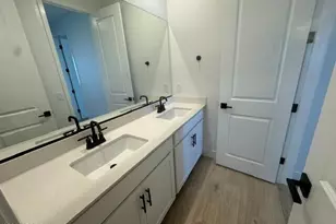 2122 W Desert View Dr, Phoenix, AZ 85041 - Photo 6