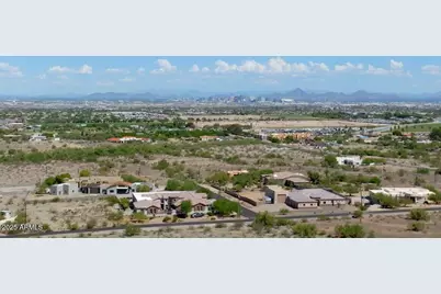 2122 W Desert View Drive, Phoenix, AZ 85041 - Photo 12