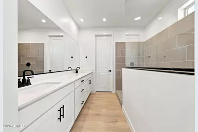 2122 W Desert View Drive, Phoenix, AZ 85041 - Photo 34