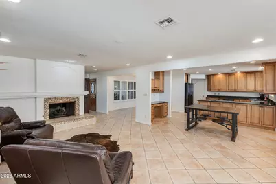 2236 E Cactus Wren Drive, Phoenix, AZ 85020 - Photo 4