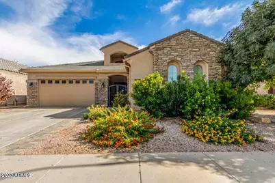 193 E Crescent Place, Chandler, AZ 85249 - Photo 2