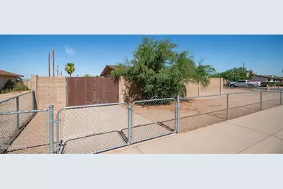 1951 E Marguerite Avenue, Phoenix, AZ 85040 - Photo 2