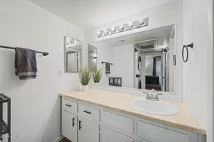 2625 E Indian School Rd, Phoenix, AZ 85016 - Photo 14