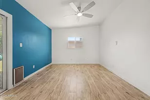 3601 E Laurel Ln, Phoenix, AZ 85028 - Photo 8