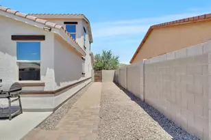 2307 W Desert Ln, Phoenix, AZ 85041 - Photo 62