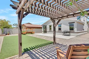 2307 W Desert Ln, Phoenix, AZ 85041 - Photo 6