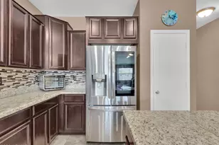 2307 W Desert Ln, Phoenix, AZ 85041 - Photo 20