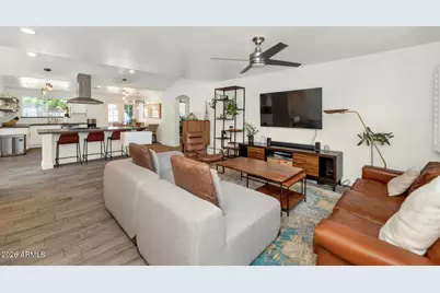 828 E Myrtle Avenue, Phoenix, AZ 85020 - Photo 2