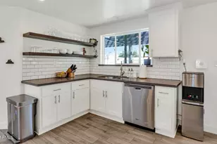 828 E Myrtle Ave, Phoenix, AZ 85020 - Photo 10
