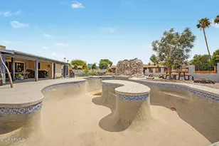 14350 N Medinan Dr, Phoenix, AZ 85022 - Photo 30