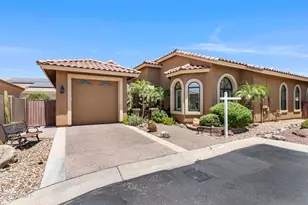 11660 W Lakeview Ct, Surprise, AZ 85378 - Photo 2
