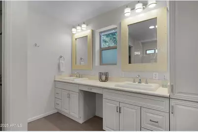 8732 E Sandalwood Drive, Scottsdale, AZ 85250 - Photo 12