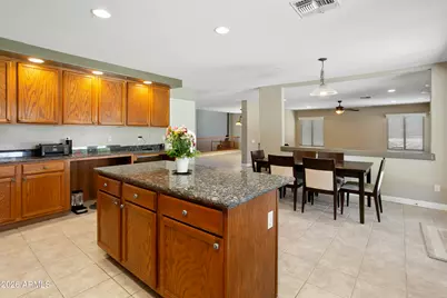 25065 N 72nd Lane, Peoria, AZ 85383 - Photo 12