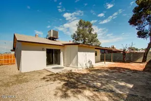 6353 W Mission Ln, Glendale, AZ 85302 - Photo 18