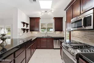 10747 W Hope Dr, Sun City, AZ 85351 - Photo 8