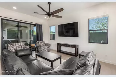 837 E Monte Way, Phoenix, AZ 85042 - Photo 8