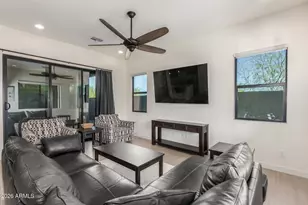 837 E Monte Wy, Phoenix, AZ 85042 - Photo 8