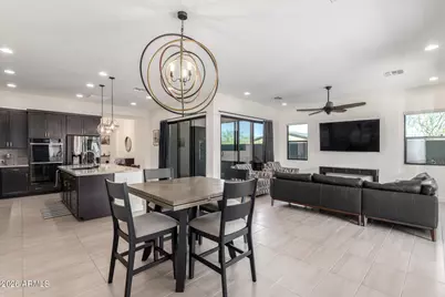 837 E Monte Way, Phoenix, AZ 85042 - Photo 12
