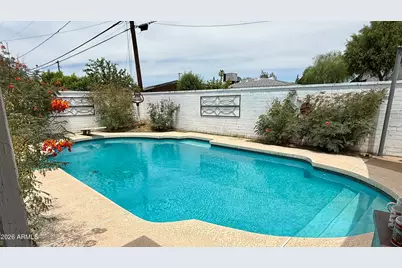 3334 E Clarendon Avenue, Phoenix, AZ 85018 - Photo 2