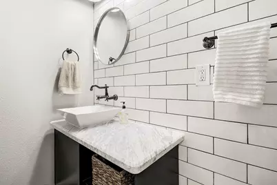 3635 E Turney Avenue #Apt 14, Phoenix, AZ 85018 - Photo 10