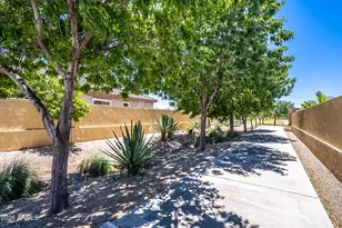 8860 W Frier Dr, Glendale, AZ 85305 - Photo 26