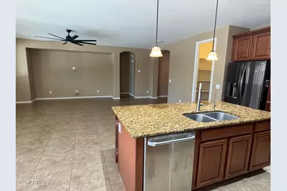 135 W Yellow Wood Avenue, San Tan Valley, AZ 85140 - Photo 10