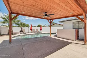 2715 N 38th Pl, Phoenix, AZ 85008 - Photo 16