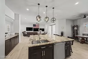2639 W Lavitt Ln, Phoenix, AZ 85086 - Photo 6
