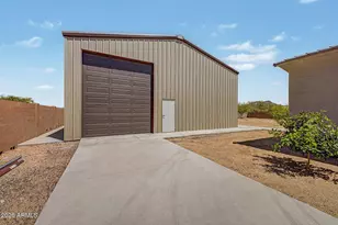 2639 W Lavitt Ln, Phoenix, AZ 85086 - Photo 2