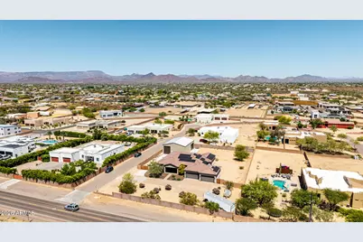 2639 W Lavitt Lane, Phoenix, AZ 85086 - Photo 12