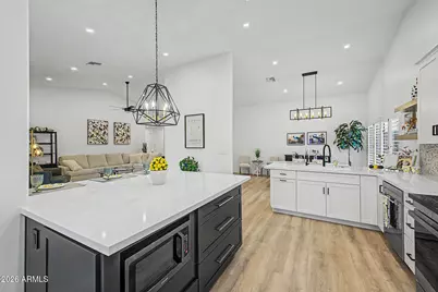 4037 E Nambe Street E, Phoenix, AZ 85044 - Photo 2