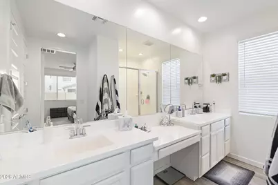 9512 W Turney Avenue, Phoenix, AZ 85037 - Photo 32