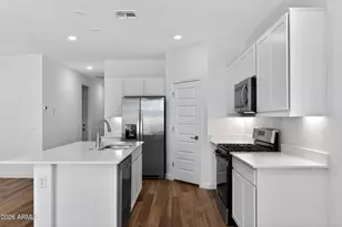 15476 W Desert Hollow Dr, Surprise, AZ 85387 - Photo 8