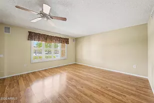 20008 N Willowcreek Cir, Sun City, AZ 85373 - Photo 10