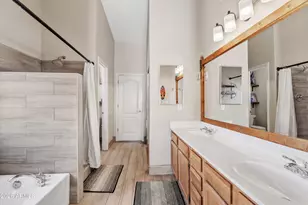 1855 W Leah Ln, Gilbert, AZ 85233 - Photo 16